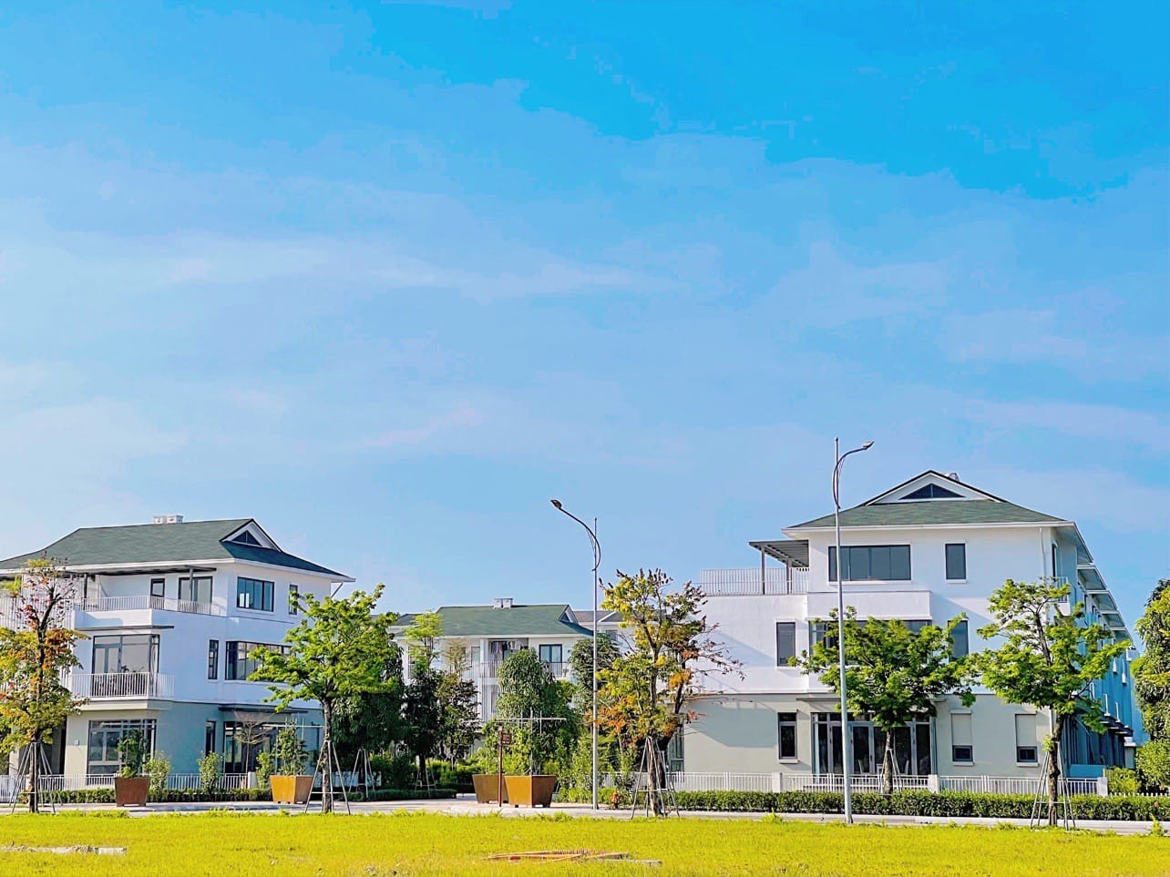 Với 3,5 tỷ sở hữu nhà 3 tầng mặt tiền kênh du lịch, bến thuyền Vỹ Dạ