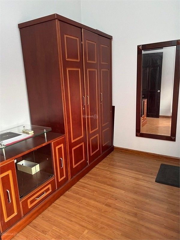 Bán gấp nhà hxh, kế Vincom Thủ Đức, 2  lầu, diện tích 95 m2, 7,5 tỷ